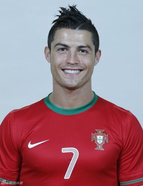 Ngôi sao sáng giá nhất: Cristiano Ronaldo chính là niềm hi vọng vàng của Bồ Đào Nha tại kỳ EURO 2012. Ngôi sao của CLB Real Madrid hiện đã ghi được 32 bàn thắng sau 89 lần ra sân trong màu áo ĐTQG